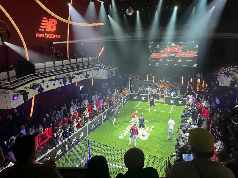 New-Balance-Event auf einem SoccerGround Court im Deutschen Theater in München