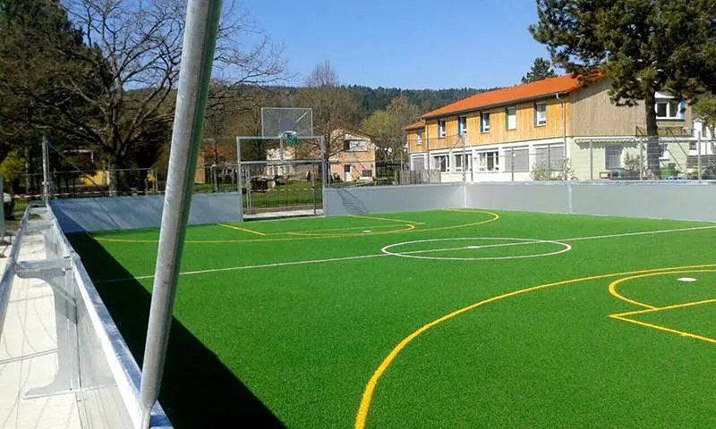 Multisport-Spielfeld für Mutpol in Tuttlingen: Soccer Court SoccerGround Multisport