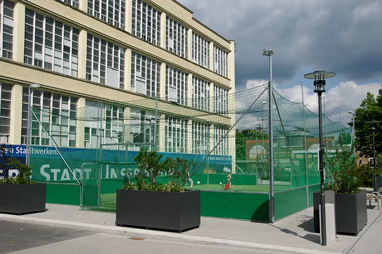 Multisport-Spielfeld in der Kulmbacher Innenstadt: Soccer Court SoccerGround Classic