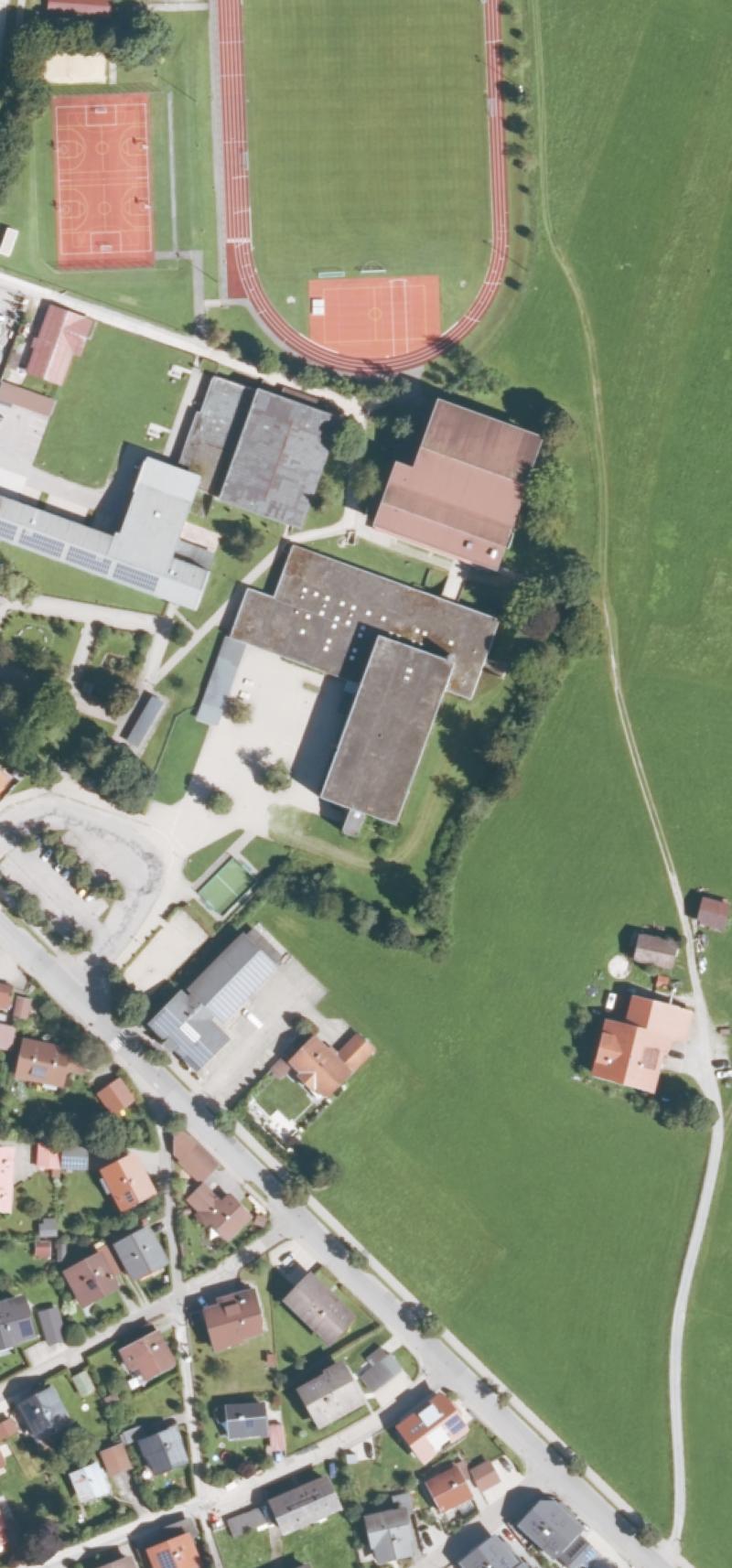 Luftbild: Minispielfeld an der Mittelschule Oberstdorf