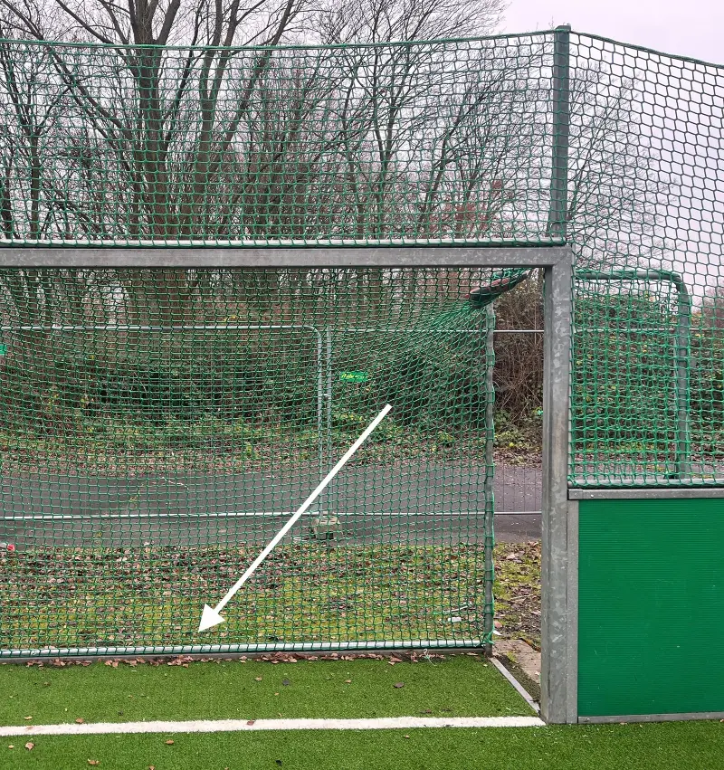 Netzhaltestange Hintertorschweller (unten), 3.000 mm, inkl. Stopfen und M6 Senkkopfschrauben